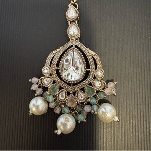 NWOT Diamond and Emerald Maang Tika Head Jewelry